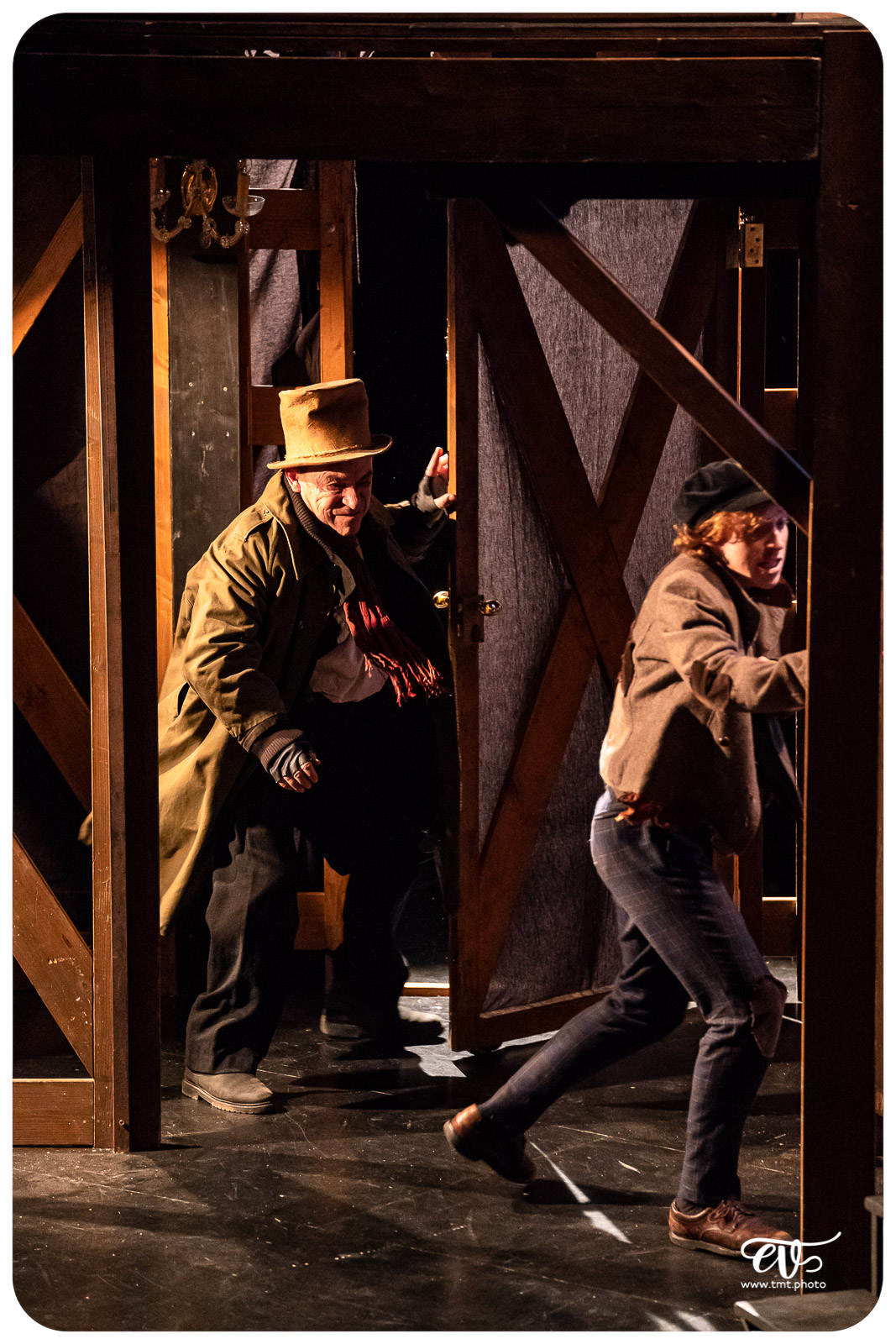 OLIVER TWIST (CIE LA MESNIE H.)